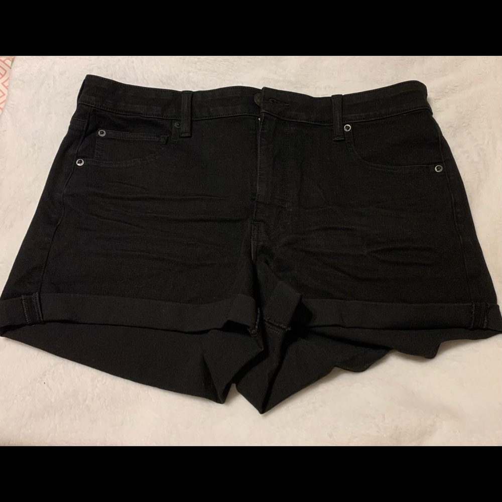 American Eagle Black Hi-rise shortie size 18